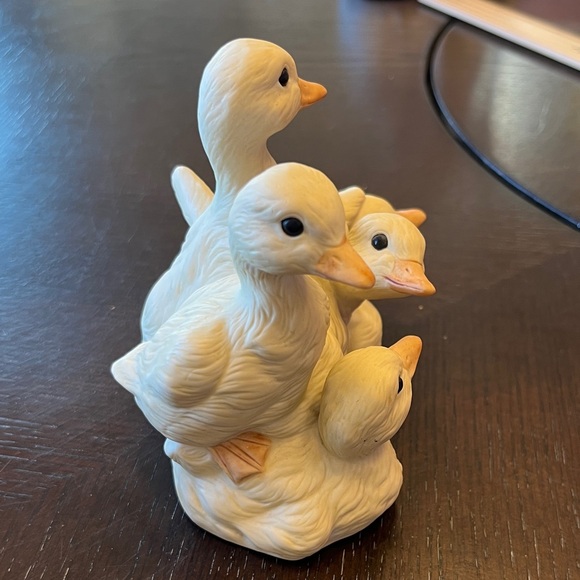 Vintage 80s Homco Cream and Orange Duckling Figurine Group - Picture 4 of 6